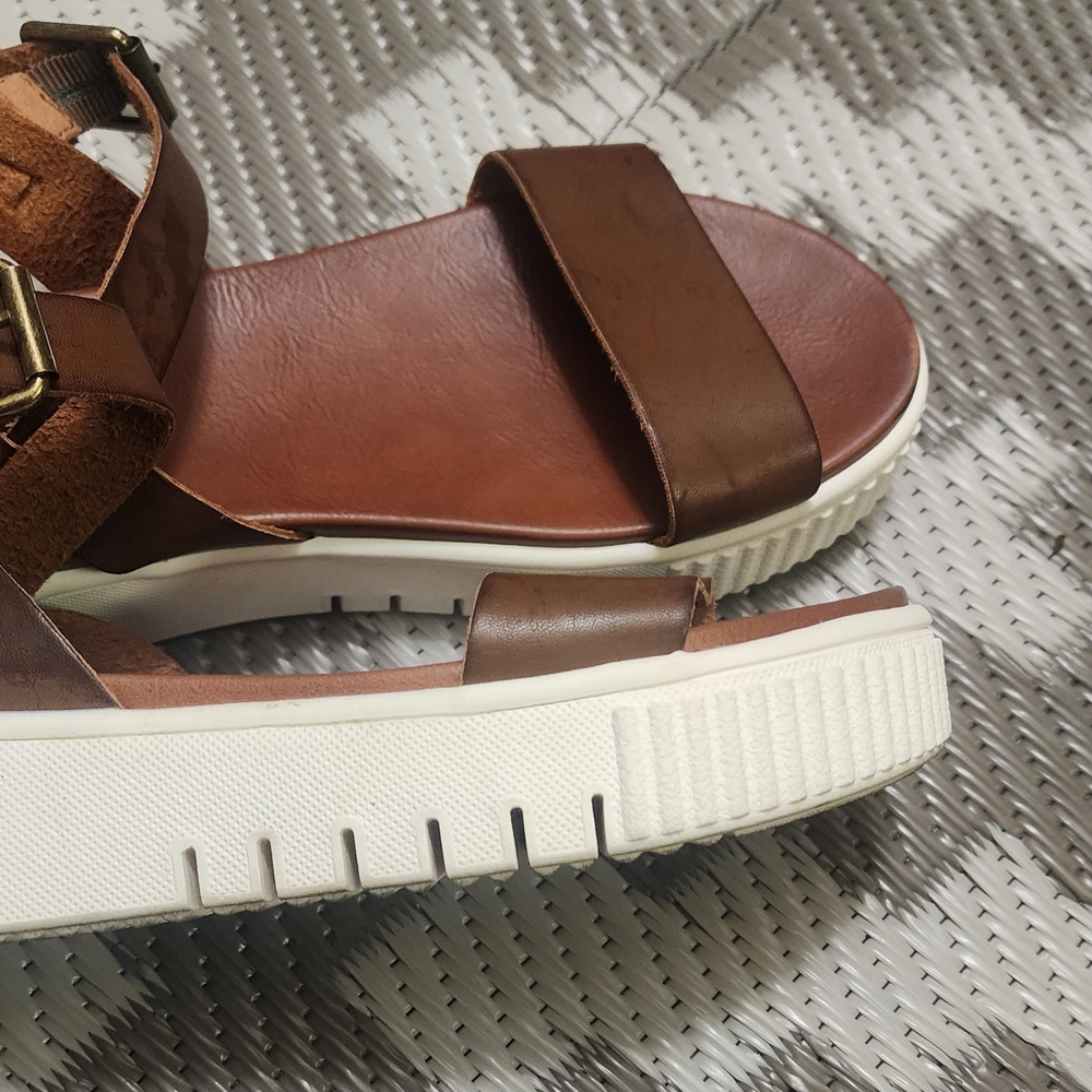 MIA Brown Leather Platform Sandals - Picture 5 of 6